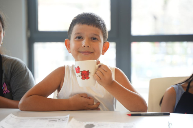 KARINCA El Emeği Eğitim Birimi'nden Miniklerimiz İçin Renkli ve Eğlenceli Kupa Boyama Atölyesi