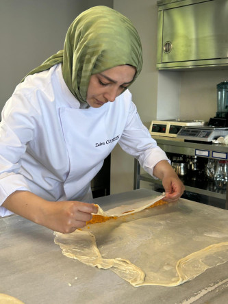 Vatandaşlar, KARINCA El Emeği Eğitim Birimi'nin GastroSanat'ta Düzenlediği Börek Yapımı Atölyesi'nde Buluştu