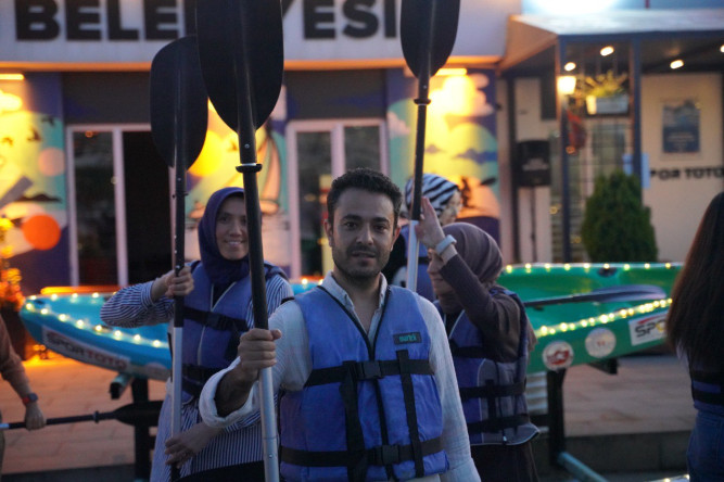 Fatihlilere Özel Işıklı Kano Etkinliği: Haliç'te Keyif Dolu Bir Akşam