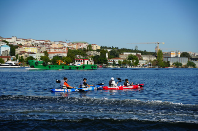Annemle Kano: Haliç'te Anne ve Çocuklar İçin Eğlenceli Kano Turu