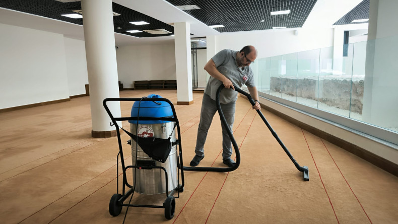 Fatih Belediyesi'nden Camilerde Düzenli Halı Temizliği Hizmeti