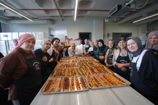 Lezzetin Sırrı: KARINCA El Emeği Eğitim Birimi ile GastroSanat'ta Geleneksel Pide Yapımı Atölyesi