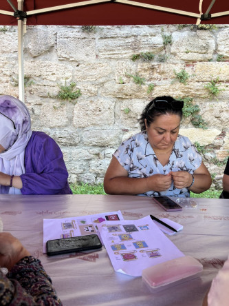 Vatandaşlar, Tarihî Yedikule Hisarı'nda Yaka Aksesuarlarını Tasarlıyor