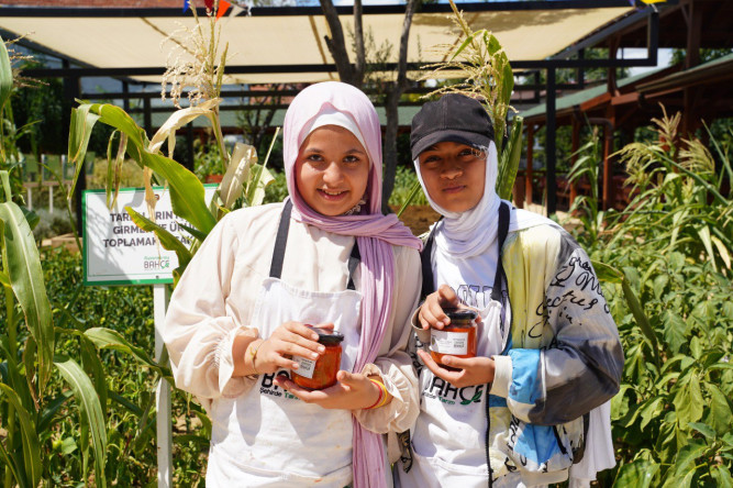 Ayvansaray Bahçe'de Çocuklar ve Aileleriyle Geleneksel Konserve Yapımı: Doğayla Buluşmanın Keyfi