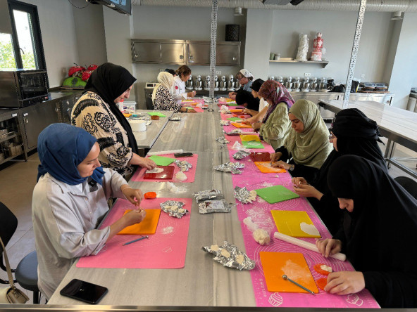 KARINCA Eğitim Birimi'nden Şeker Hamuruyla Sanat Atölyesi: El Emeği ve Yaratıcılık Buluştu