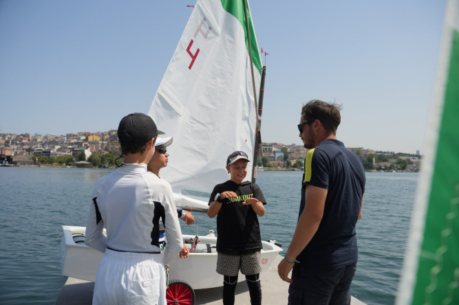 Fatih Belediyesi'nden Gençlere Optimist Yelken Eğitimi