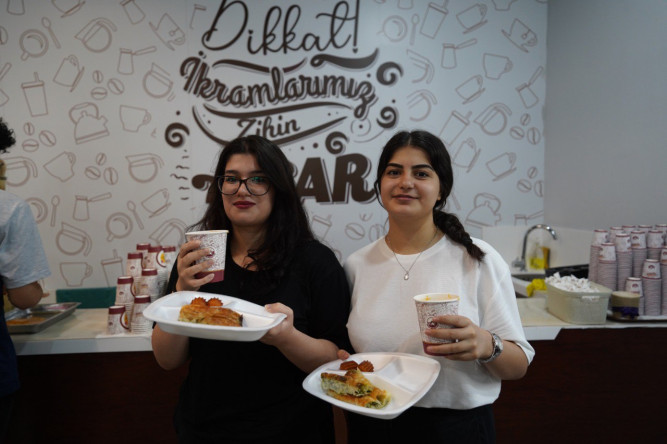 Fatih Kütüphaneleri'nde Cuma İkramlarıyla Ders Molaları Daha Keyifli