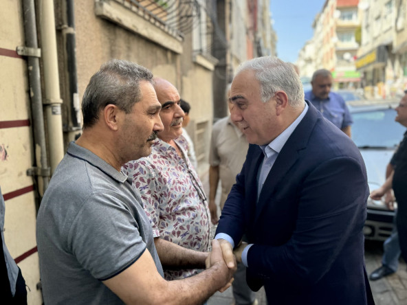Başkan Turan, Zeyrek Mahallesi'nde Fatihli Vatandaşlarla Bir Araya Geldi