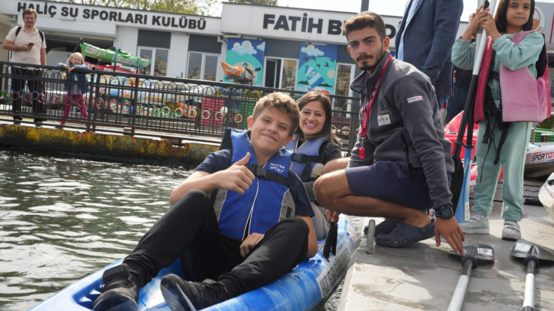 Haliç'te Kano Keyfi: Anneler ve Çocuklar Sporla Buluştu