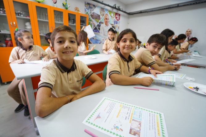 Bilgi Evleri ile Bilimin Geleceği Şekilleniyor: Okullar Fen Deney Atölyesi'nde