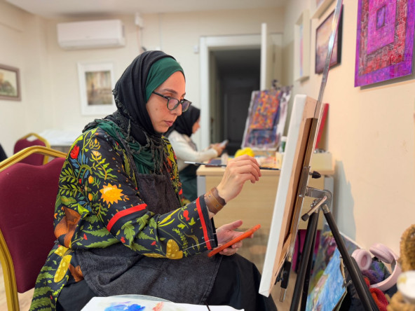 KARINCA El Emeği Eğitim Birimi ile Ayvansaray'da Resim Eğitimi: Cemal Toy Rehberliğinde Gençler Sanatla Bir Arada