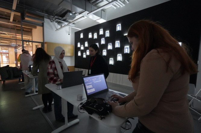 Fatih Belediyesi'nden Kültür Gezisi: İstanbul Modern ve “Kelimeler ve Algoritmalar” Programı