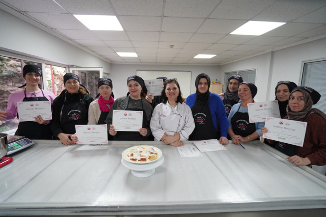 KARINCA El Emeği Eğitim Birimi'nden Lezzetli Tarifler: Yavuz Selim'de Tarçınlı Rulo Eğitimi