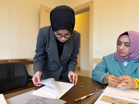 Miras Fatih ile Bâlâ Külliyesi Muvakkithânesi'nde Geçmişin İzinde: Nusret Çolpan Eşliğinde Minyatür Sanatına Yolculuk