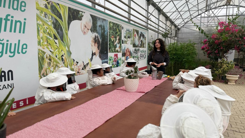 Yedikule Bahçe'de Çocuklarımızla Doğaya Yolculuk: “Arıcılık Eğitimi”