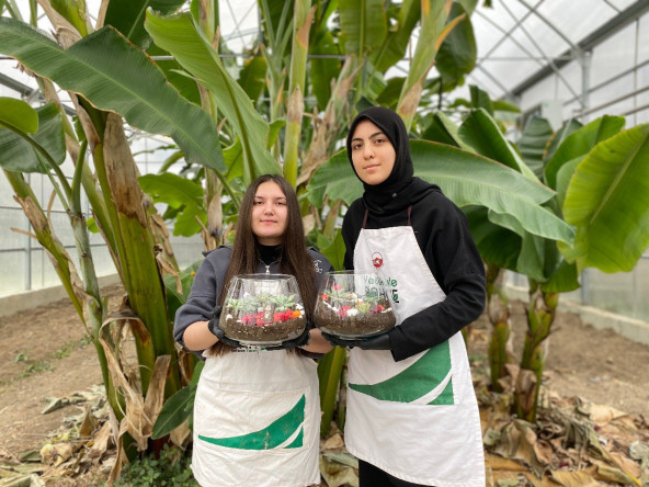 Yedikule Bahçe'deki Teraryum Atölyesi'nde Kendi Fanuslarımızı Tasarlıyoruz