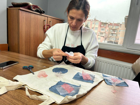 KARINCA El Emeği Eğitim Birimimizle Hekimoğlu'nda Özgün Çanta Tasarımı