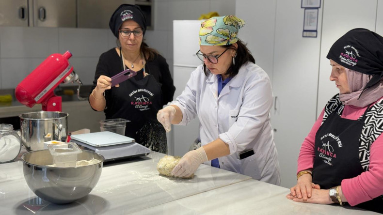 KARINCA El Emeği Eğitim Birimi'nden Dereotlu Poğaça Eğitimi: Silivrikapı'da Lezzetin Sırrı