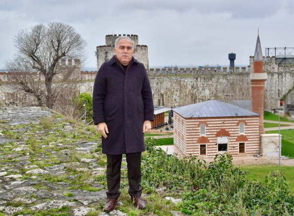 Başkan Turan, Yedikule Hisarı'ndaki Fatih Mescidi'nde Tamamlanmak Üzere Olan Çalışmaları İnceledi