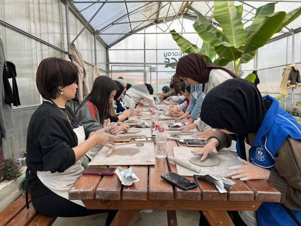 Ayvansaray Bahçe'de Vatandaşlarımızla Doğayla İç İçe Kil Seramik Çalışması