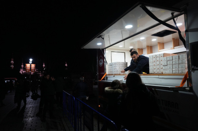 Fatih Belediyesi'nden Regaib Kandili Vesilesiyle Ayasofya-i Kebir Cami-i Şerifi'nde Kandil Simidi İkramı