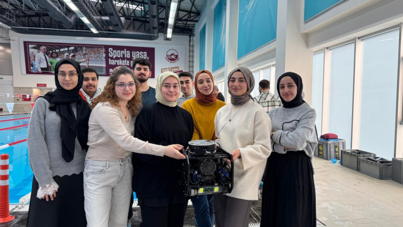 Bilim Fatih'ten Hem Eğlenceli Hem Öğretici Eğitim: Öğrencilerimiz Yedikule Yüzme Havuzu ve Spor Merkezi'nde Su Altını Teknolojiyle Keşfetti