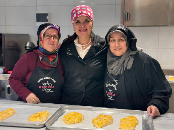 Vatandaşlarımız, KARINCA El Emeği Eğitim Birimi'nin Silivrikapı'daki Paskalya Çöreği Atölyesi'nde Bir Araya Geliyor
