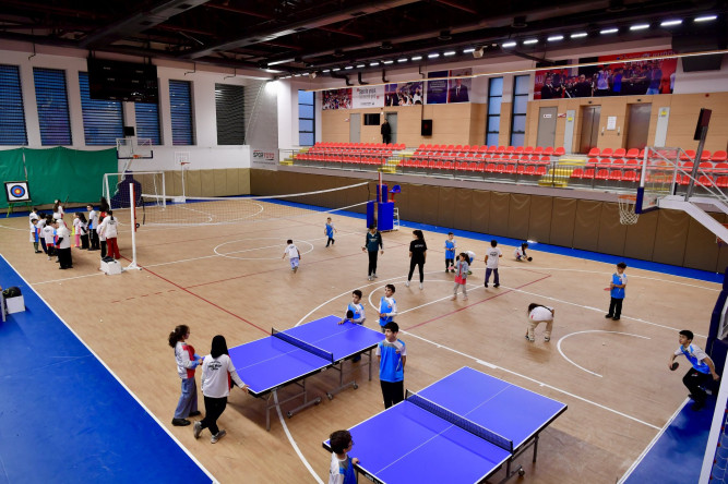 Başkan Turan, Fatih Sultan Mehmet Spor ve Kültür Merkezi'ndeki Kış Spor Okullarımızda Eğitim Gören Gençlerimizle Buluştu