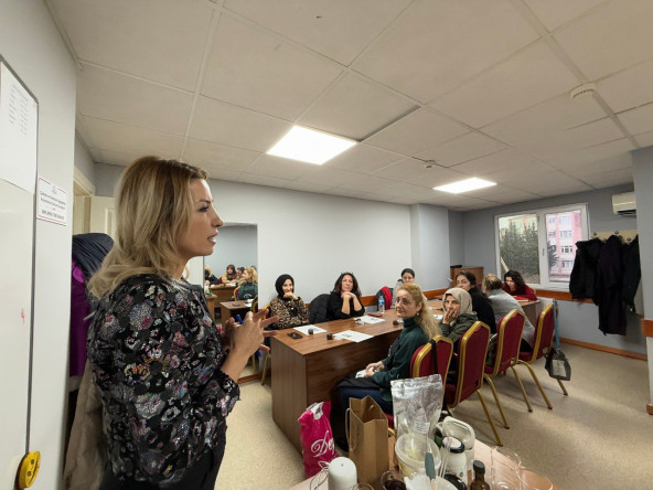 KARINCA El Emeği Eğitim Birimi ile Sağlıklı Yaşam: Hekimoğlu'nda Aromaterapi Eğitimi