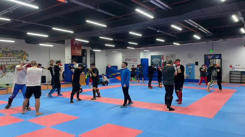 Fatih Belediyesi Kick Boks Eğitimi: Sağlıklı Yaşamla Savunma Becerilerine İlk Adım