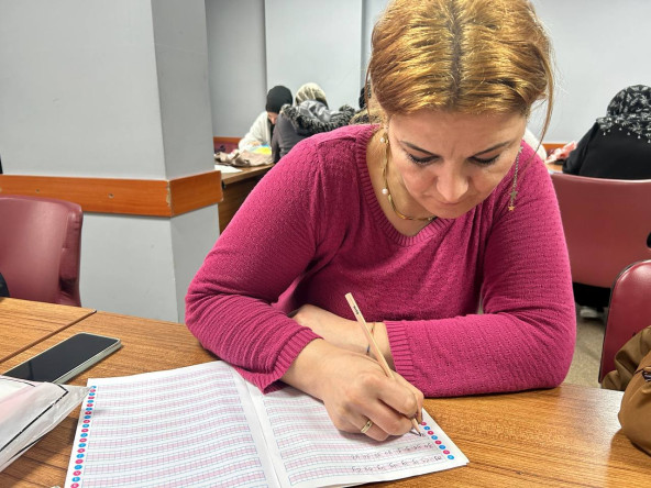 KARINCA El Emeği Eğitim Birimi'nden Okuryazarlığa İlk Adım