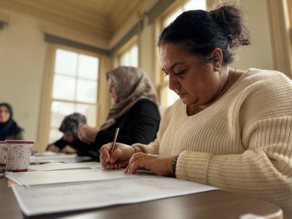 Bâlâ Külliyesi Muvakkithânesi'nde Miras Fatih'in Tezhip Sanatı: Saz Yolu Motifli Ayraç Tasarımı