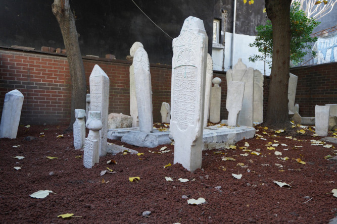 Kâtip Muslihiddin Camii Haziresi'nin Restorasyon Çalışmaları Tamamlandı