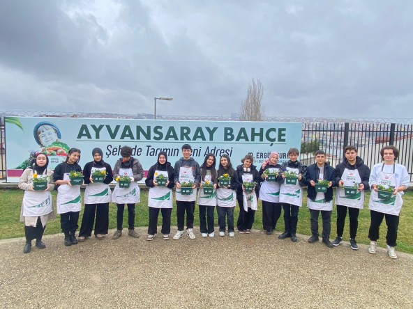 Ayvansaray Bahçe'de Kışa Renkli Başlangıç: Gençlerimiz Hercai Menekşelerle Doğayı ve Çevre Bilincini Keşfetti