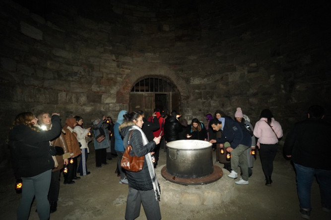Dolunayın Işığında Fenerlerle Keşif: Yedikule Hisarı'nda Tarihî Gece Turu