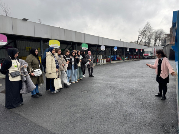 Öğrencilerimiz, 1. Sınıf Atık Getirme Merkezi'nde Çevreye Duyarlılık Kazanıyor