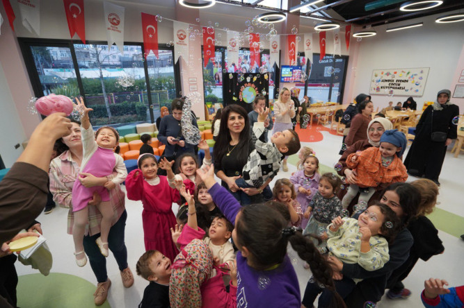 Sümbül Efendi Çocuk Kütüphanesi'nde Miniklerimize Özel “Anne ve Babamın Kıyafetleriyle Ben” Etkinliği
