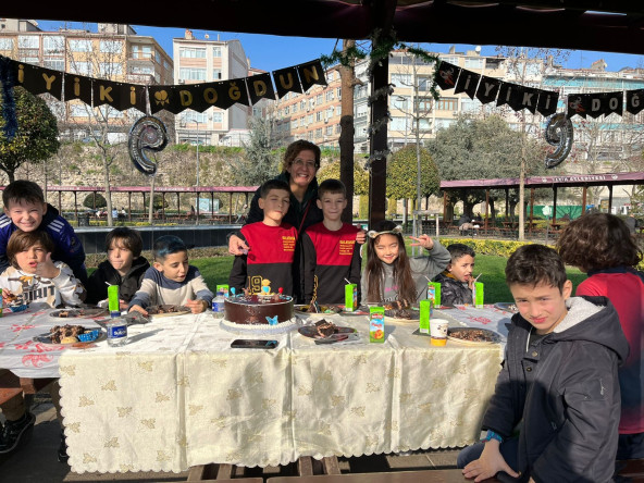 Yaşam Merkezlerimizde Doğum Günü Neşesi Devam Ediyor!