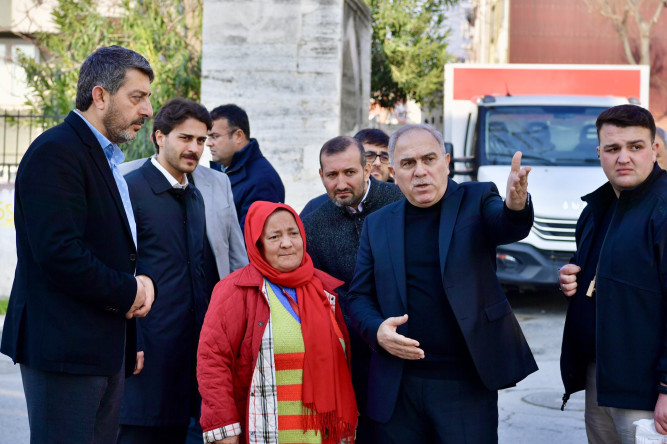 Başkan Turan, Yedikule Mahallesi'nde Hacı Hamza Mektebi ile Küçük Efendi Sokakları Arasındaki Bağlantı Yolu Çalışmamızı İnceledi