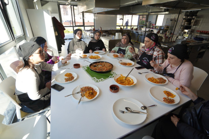 KARINCA El Emeği Eğitim Birimi'nde Hint Mutfağı: Silivrikapı'da Tikka Masala Soslu Tavuk