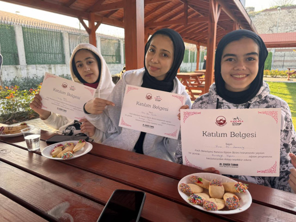 KARINCA El Emeği Eğitim Birimi'nden Gazzeli Çocuklarımız İçin Silivrikapı'da Etkinlikler