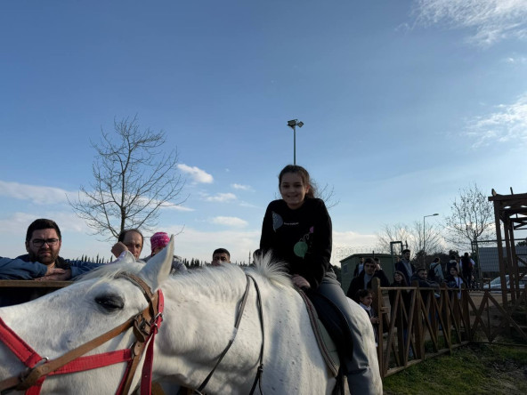 Fatih Belediyesi'nden Çocuklarımızın Gelişimine Katkı Sağlayan Binicilik Etkinliği