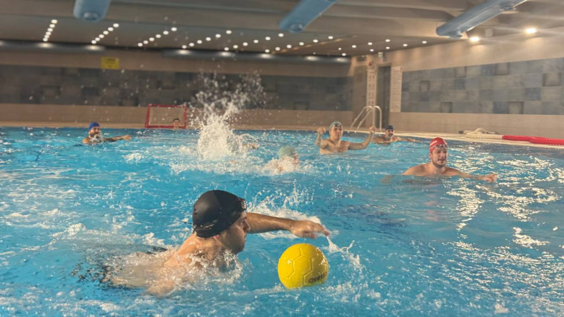 Suda Dayanıklılık ve Takım Ruhu: Fatih Belediyesi Gençlerimizi Su Topuyla Buluşturuyor