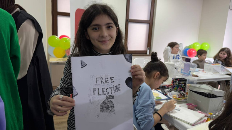 Genç Sanatçılarımız, Gazze İçin Ayvansaray KARINCA El Emeği Eğitim Birimi'nde: İlhami Atalay ve Cemal Toy ile Engelsiz Gazze Protez Projesi