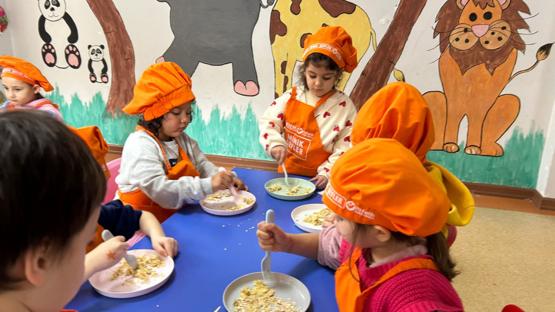Fatih İlk Adım Anaokulu'nda Minik Şeflerimizle Mutfakta Eğitici ve Keyifli Bir Yolculuk