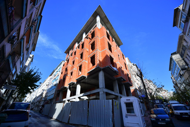 Fatih'te Kentsel Dönüşüm Devam Ediyor: Riskli Yapılar Yıkılıyor, Güvenli Konutlar İnşa Ediliyor