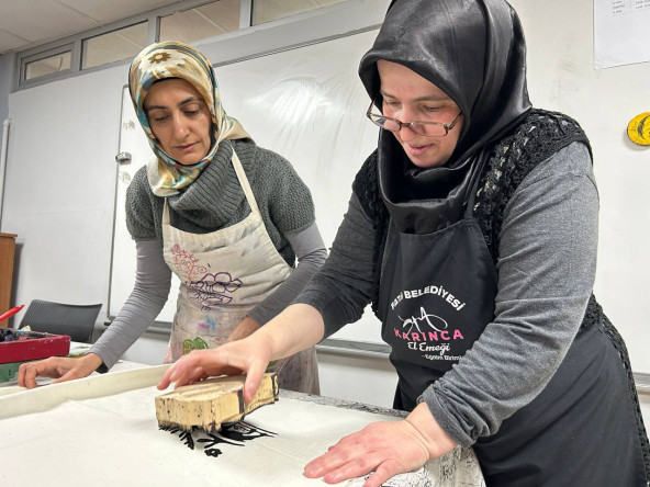 Hekimoğlu KARINCA El Emeği Eğitim Birimimizde Tokat Baskısı: Geleneksel El Sanatlarının ve Estetiğin Buluştuğu Nokta
