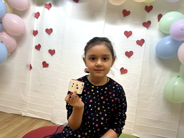 Kariye Çocuk Kütüphanesi'nde Mimiklerimizle Eğlence Dolu Mumluk Boyama Etkinliği