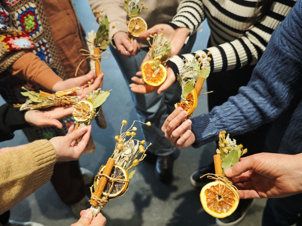 Neslişah Sultan Fikir Atölyesi'nde Bitkilerin Gücüyle Geleneksel Tütsü Hazırlama