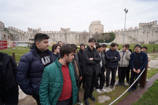 Efsaneleriyle Ünlü Yedikule Hisarı'nda Öğrencilerimizle Tarihe Yolculuk